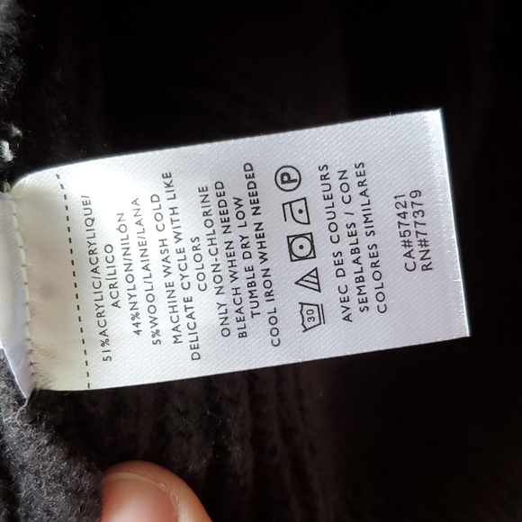 NWT Ann Taylor Black V-Neck Ribbed Sweater - Picture 5 of 5